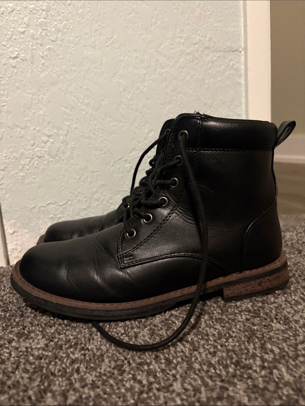 Goodfellow & Co Mens Jeffrey Lug Combat Boots - Size 7 (size 8.5 women’s) GUC